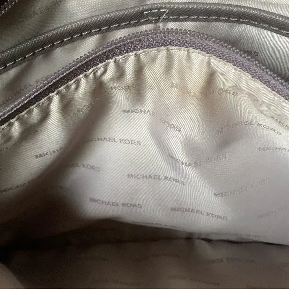 Michael Kors Jet Set Medium Purse Tote - Picture 8 of 9